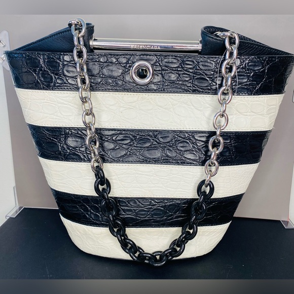 BALENCIAGA NEW BLACK/WHITE STRIPED EXOTIC SKIN LEATHER MAXI BUCKET TOTE BAG AUTH - Picture 13 of 17